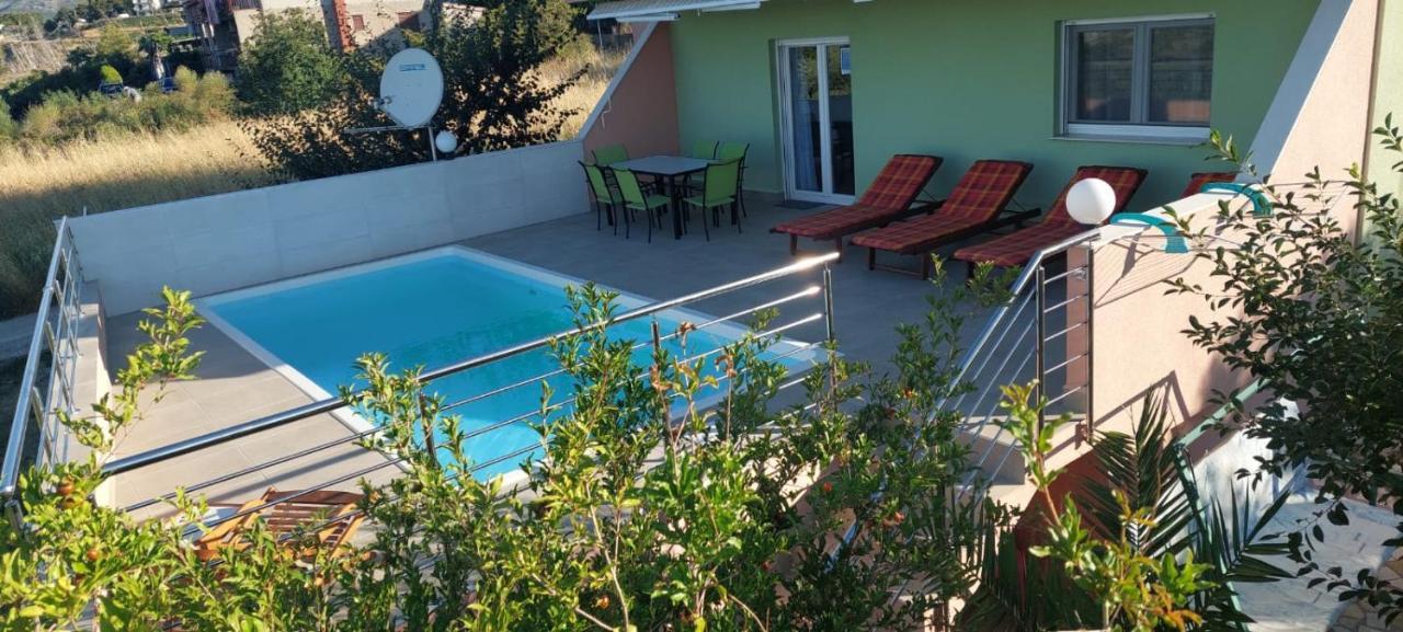 Apartment M&M With Private Pool Kucine Exterior photo