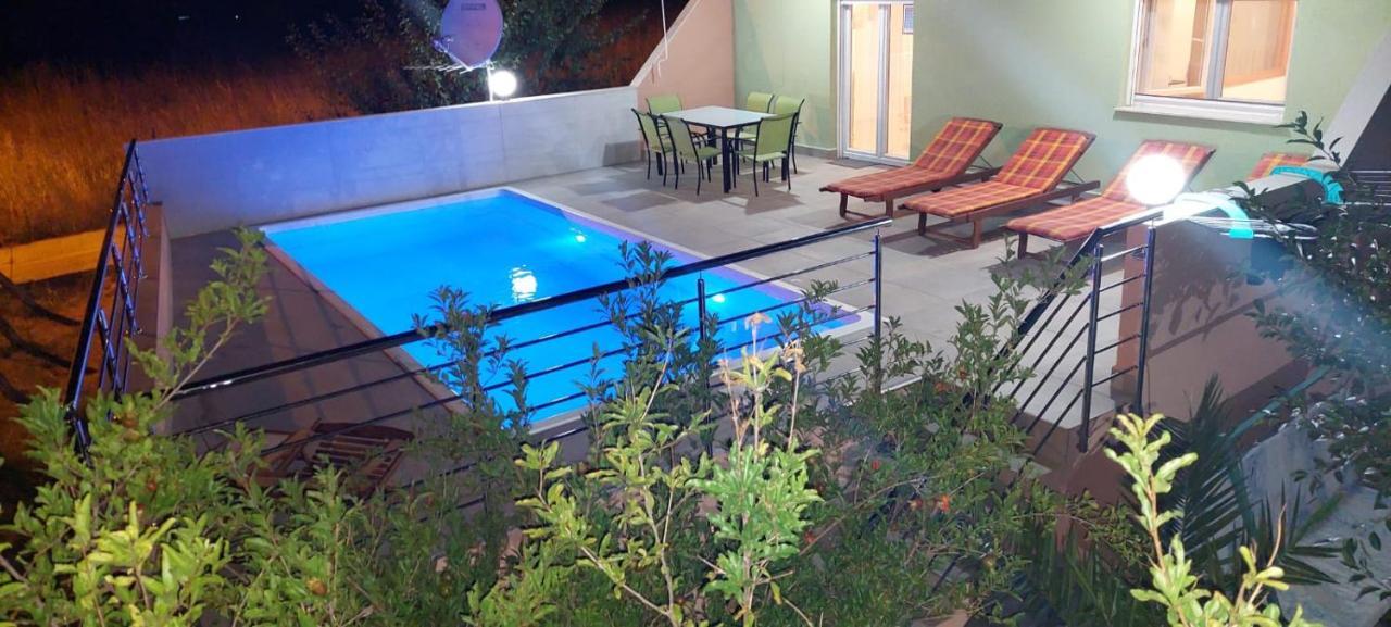 Apartment M&M With Private Pool Kucine Exterior photo