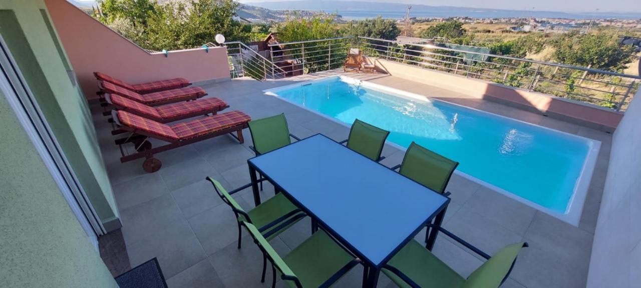 Apartment M&M With Private Pool Kucine Exterior photo