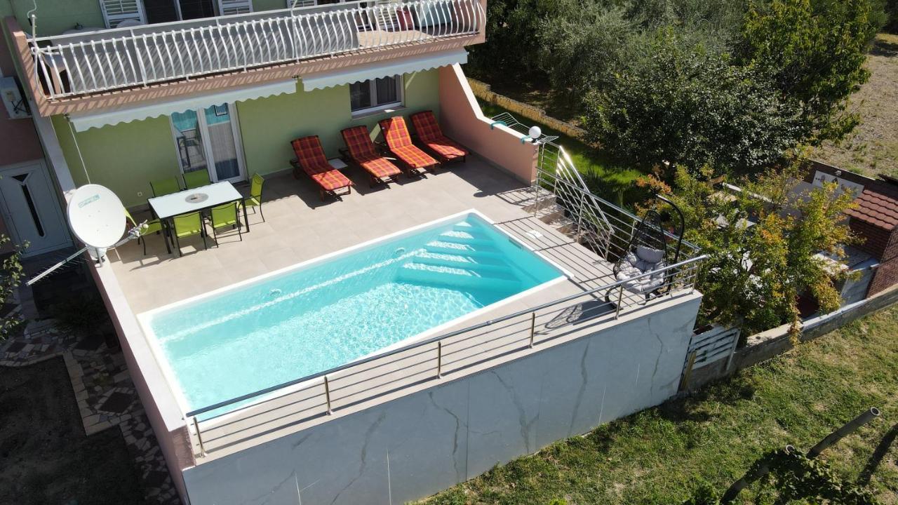 Apartment M&M With Private Pool Kucine Exterior photo