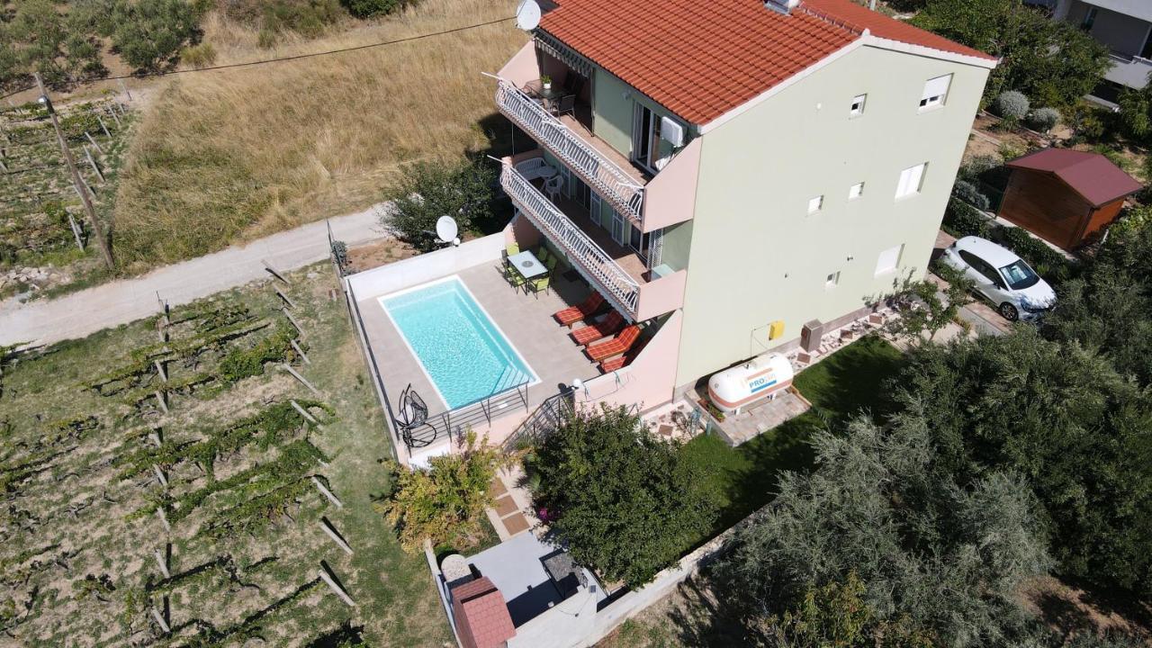 Apartment M&M With Private Pool Kucine Exterior photo