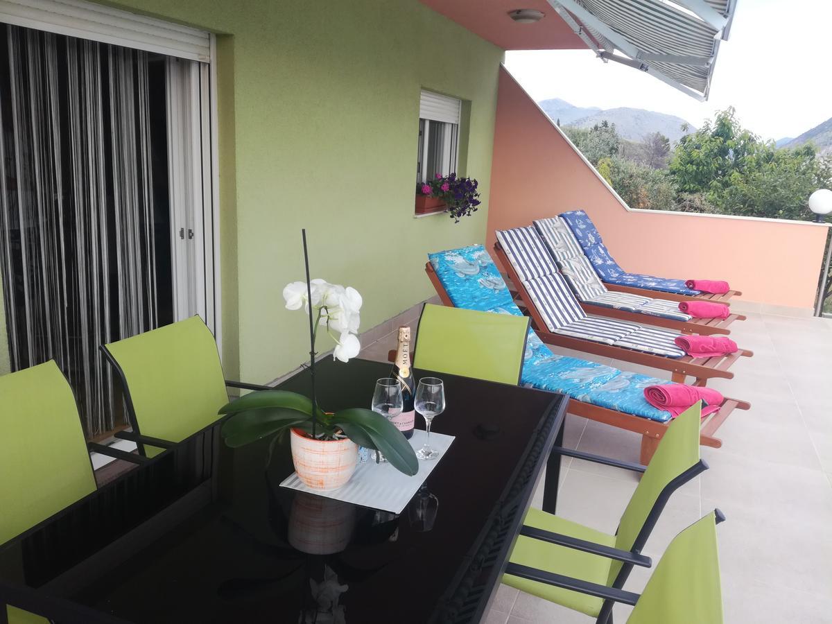 Apartment M&M With Private Pool Kucine Exterior photo
