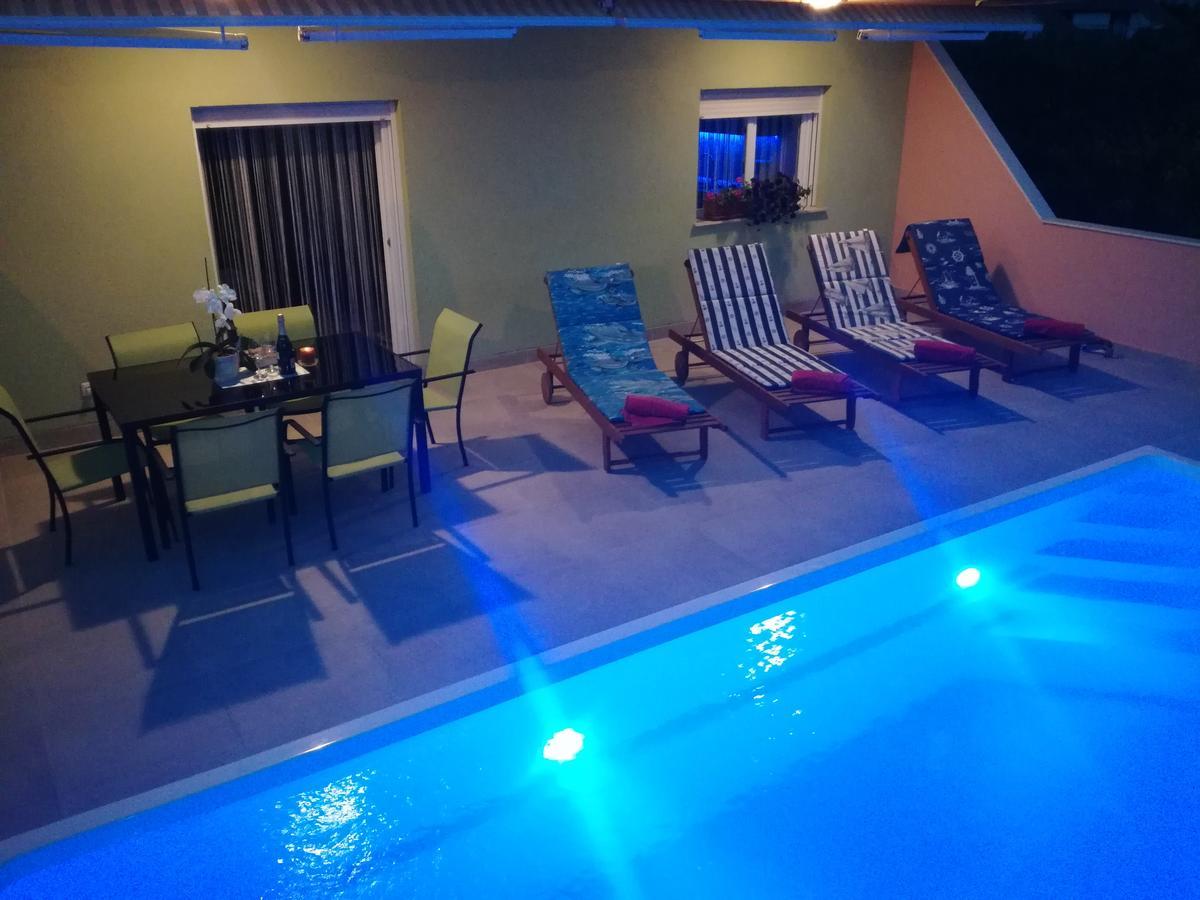 Apartment M&M With Private Pool Kucine Exterior photo
